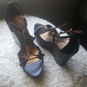 Vintage vince camuto wedge with gold braiding